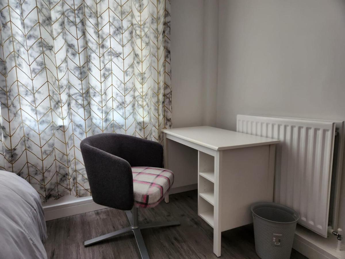 White House Ensuite Double Bedroom Warrington  Exteriör bild