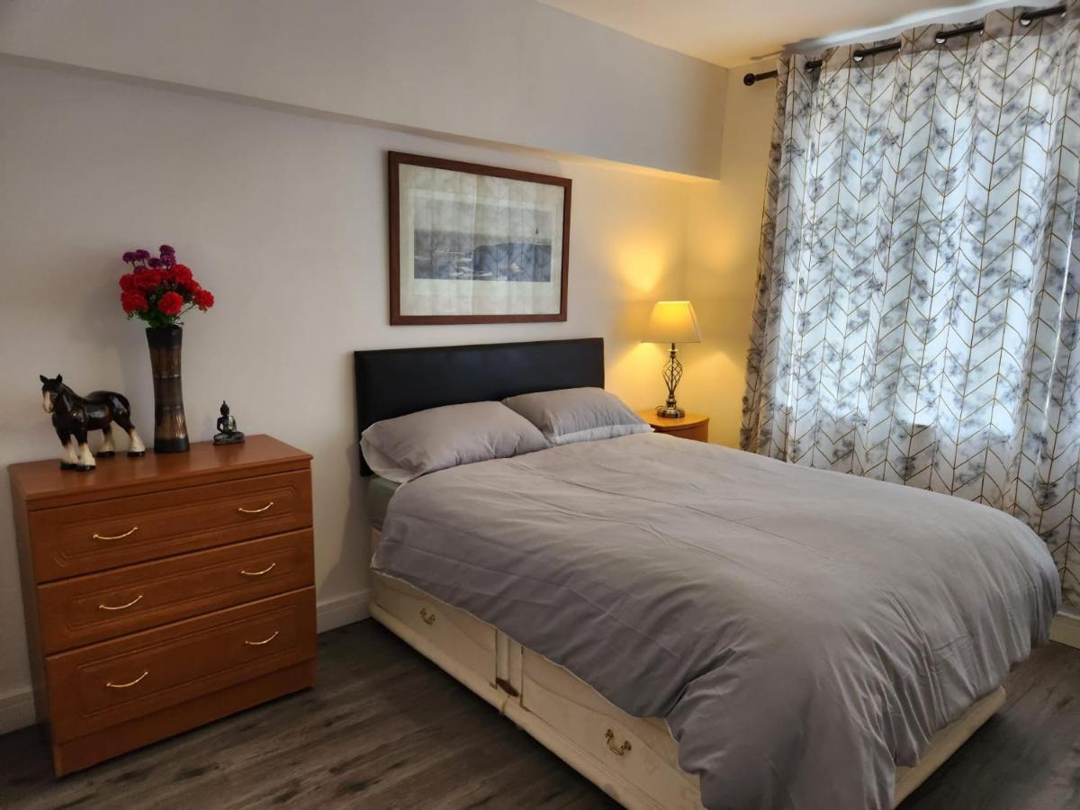 White House Ensuite Double Bedroom Warrington  Exteriör bild