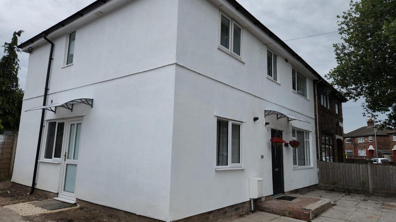 White House Ensuite Double Bedroom Warrington  Exteriör bild