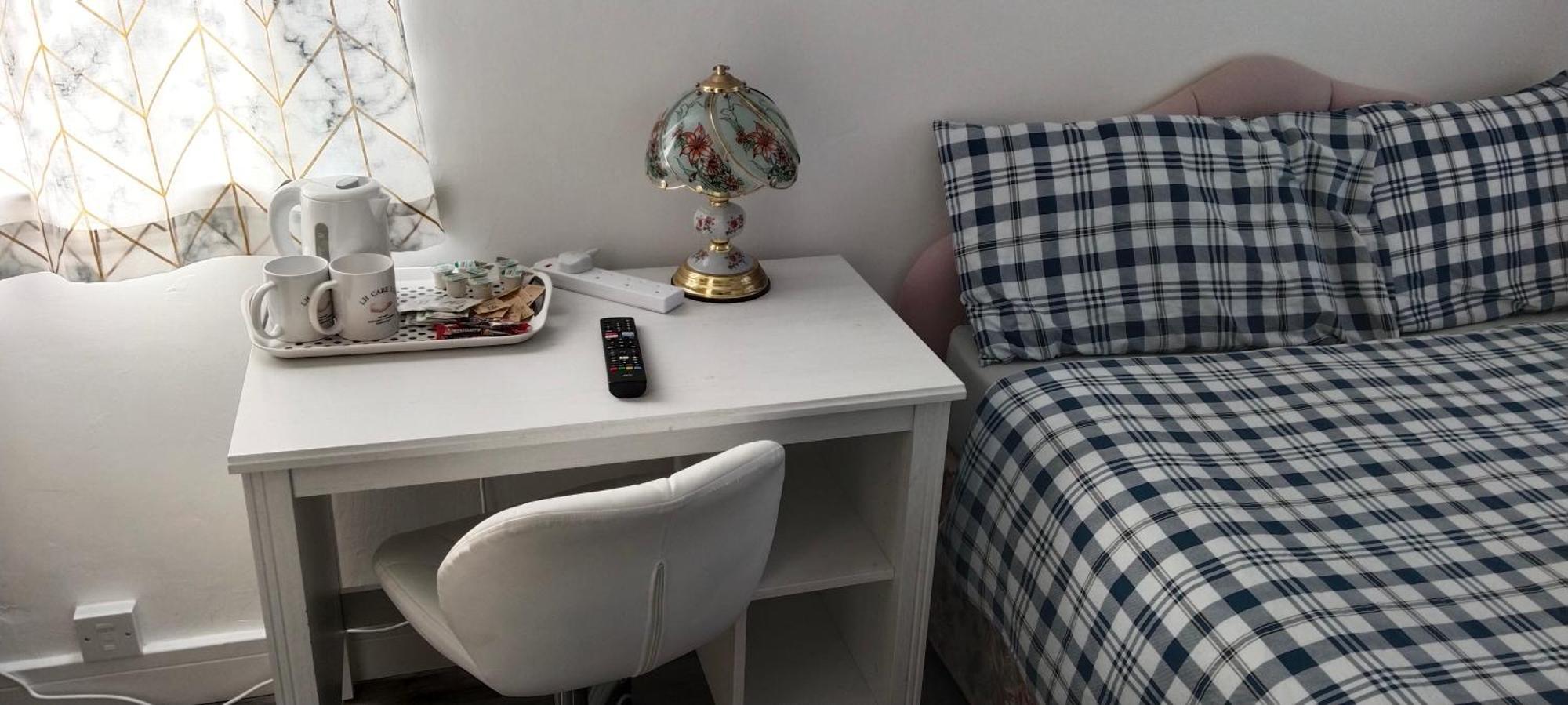 White House Ensuite Double Bedroom Warrington  Exteriör bild