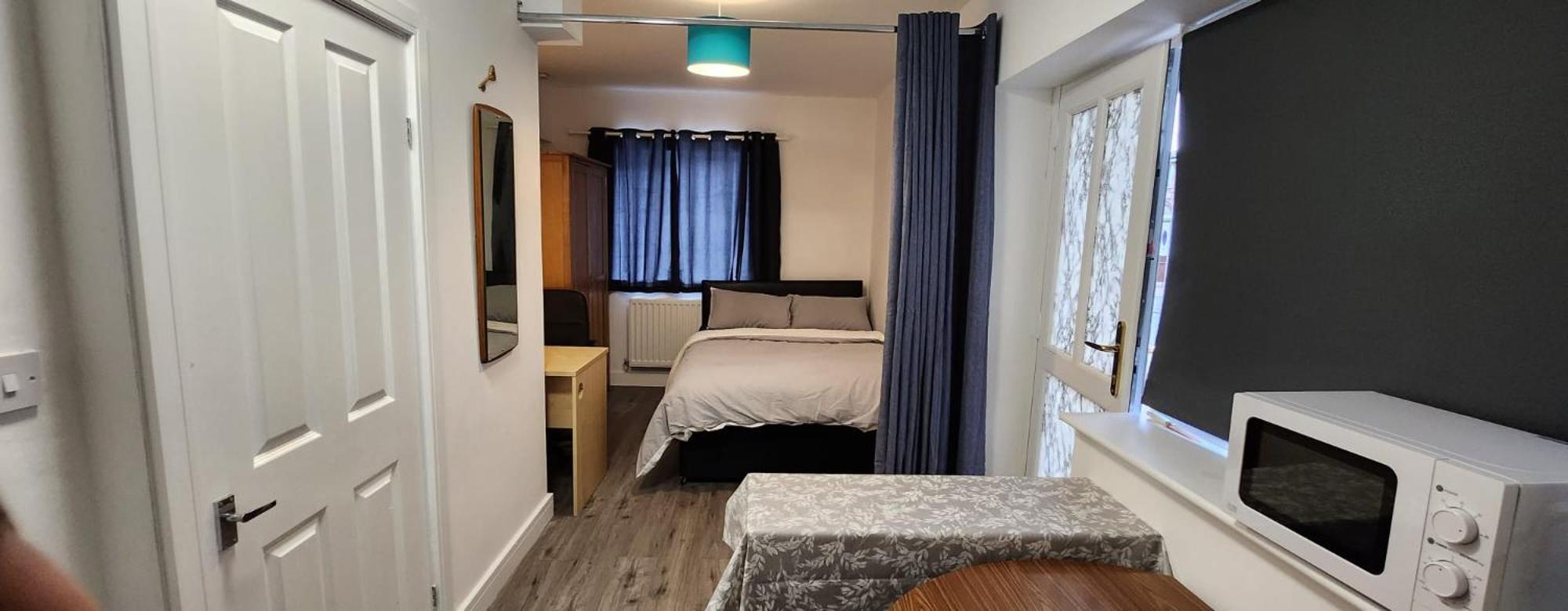 White House Ensuite Double Bedroom Warrington  Exteriör bild