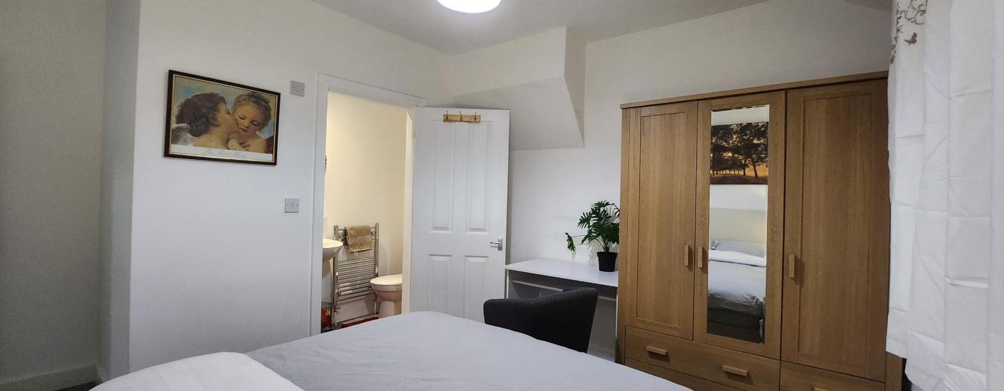 White House Ensuite Double Bedroom Warrington  Exteriör bild