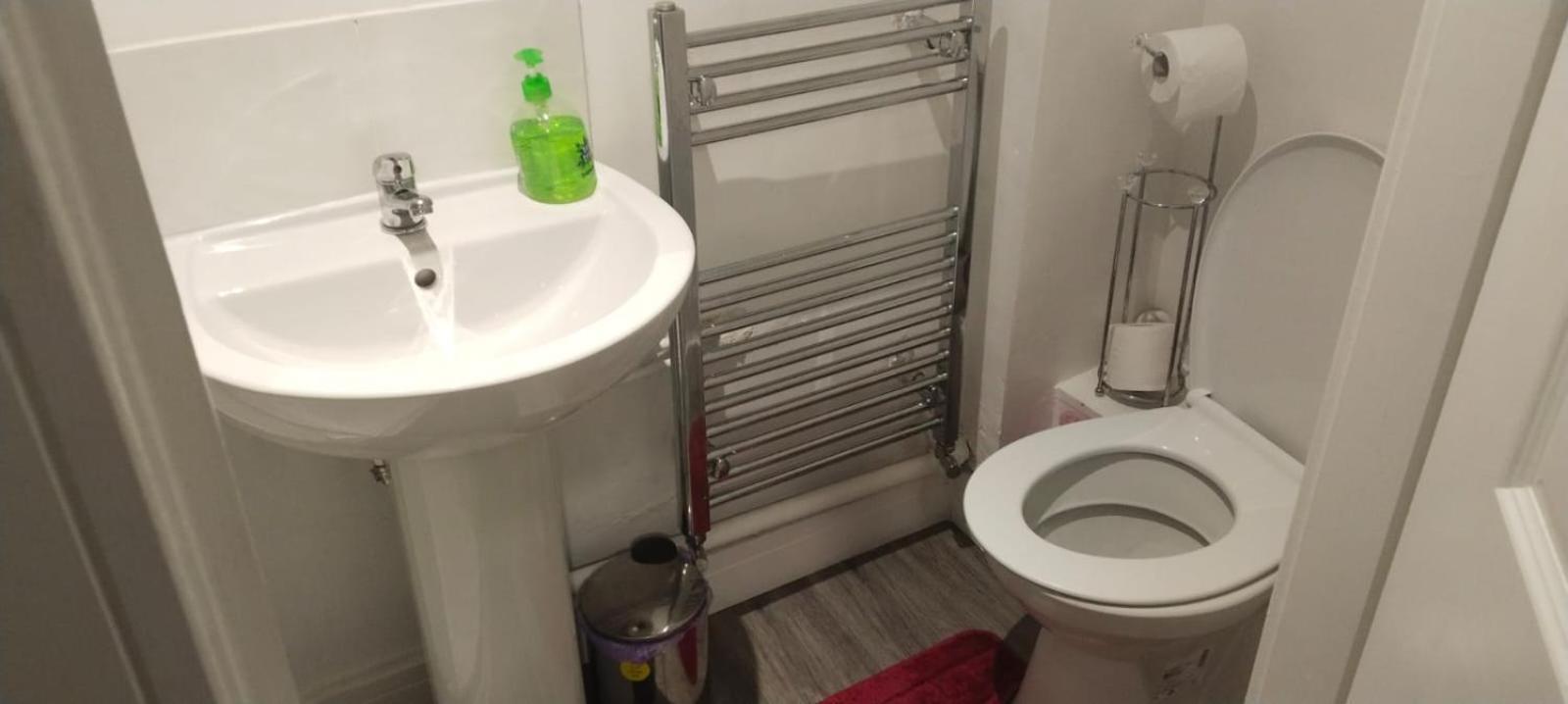 White House Ensuite Double Bedroom Warrington  Exteriör bild