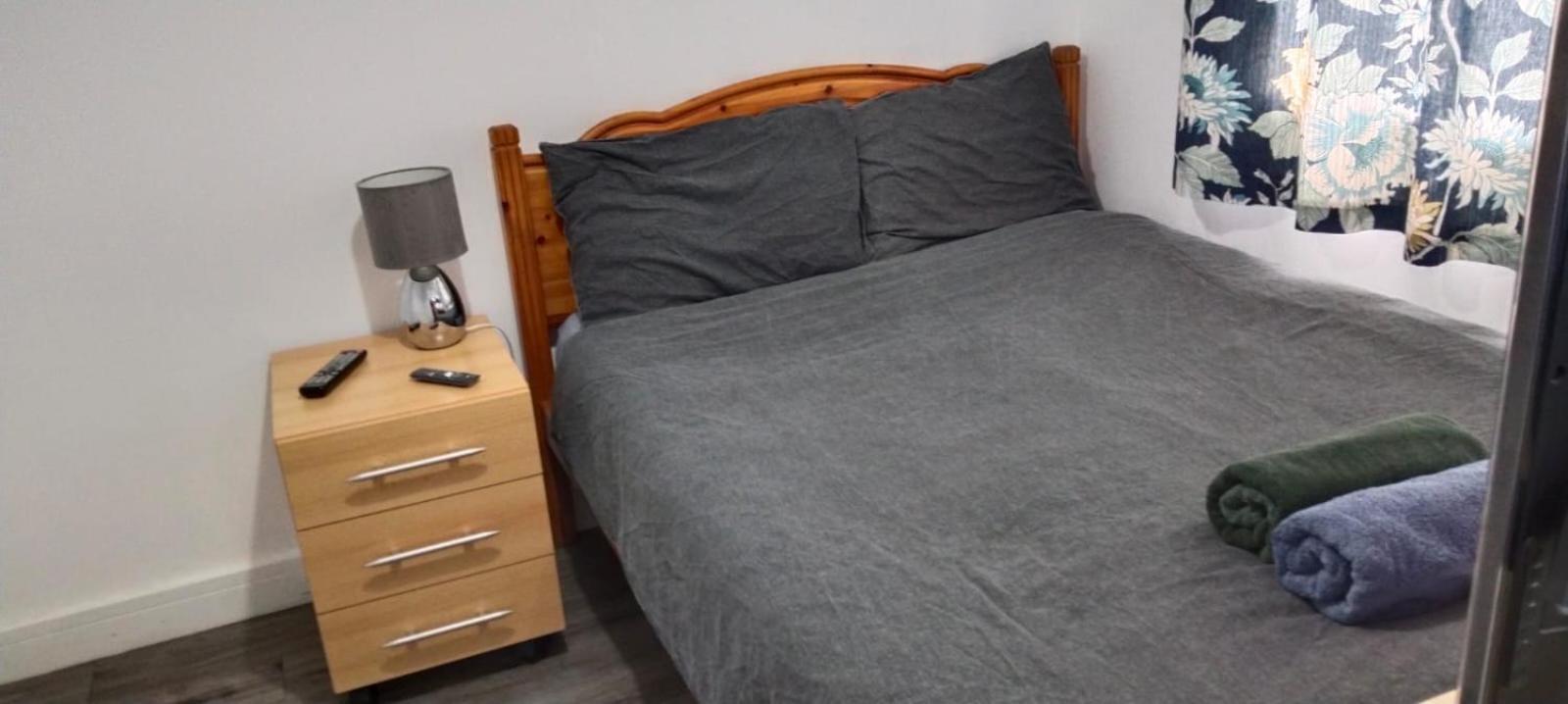 White House Ensuite Double Bedroom Warrington  Exteriör bild